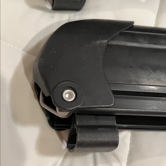 Pair of Yakima Roof Racks for Skis / Snowboard - Picture 4 of 5